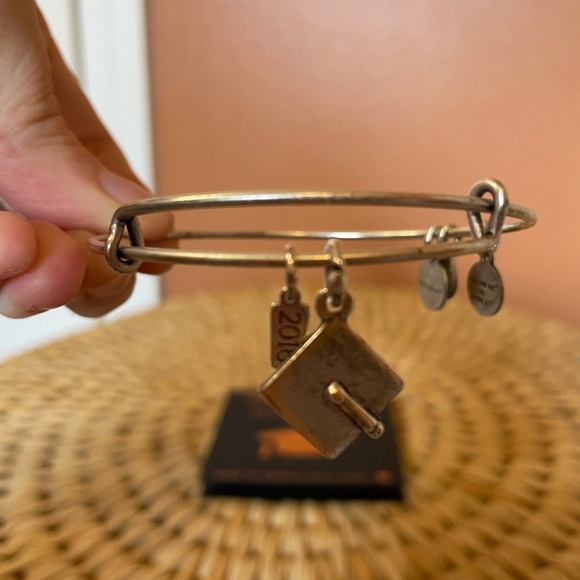 Alex & Ani Graduation Cap 2016 Expandable Silver Bangle - Picture 3 of 6